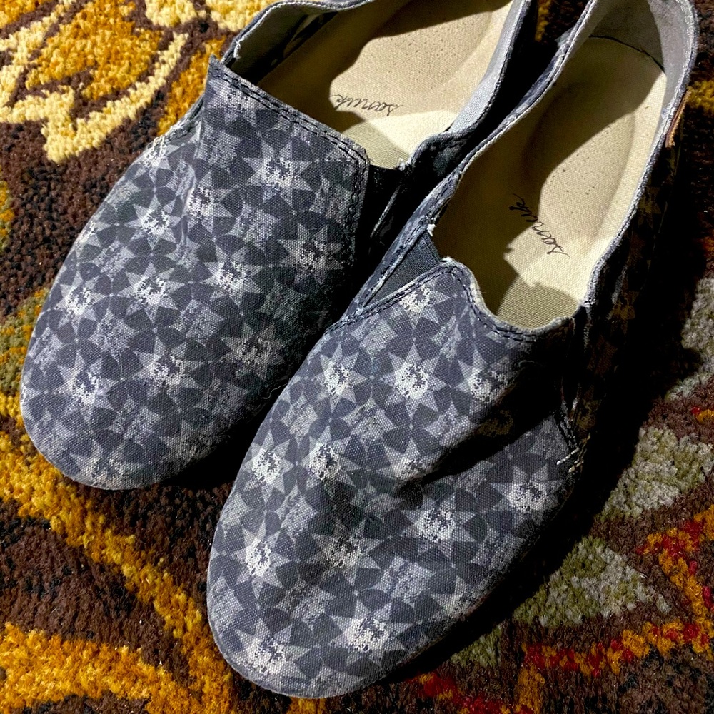 Sanuk Memory Foam, Slip on, Canvas Shoes.
